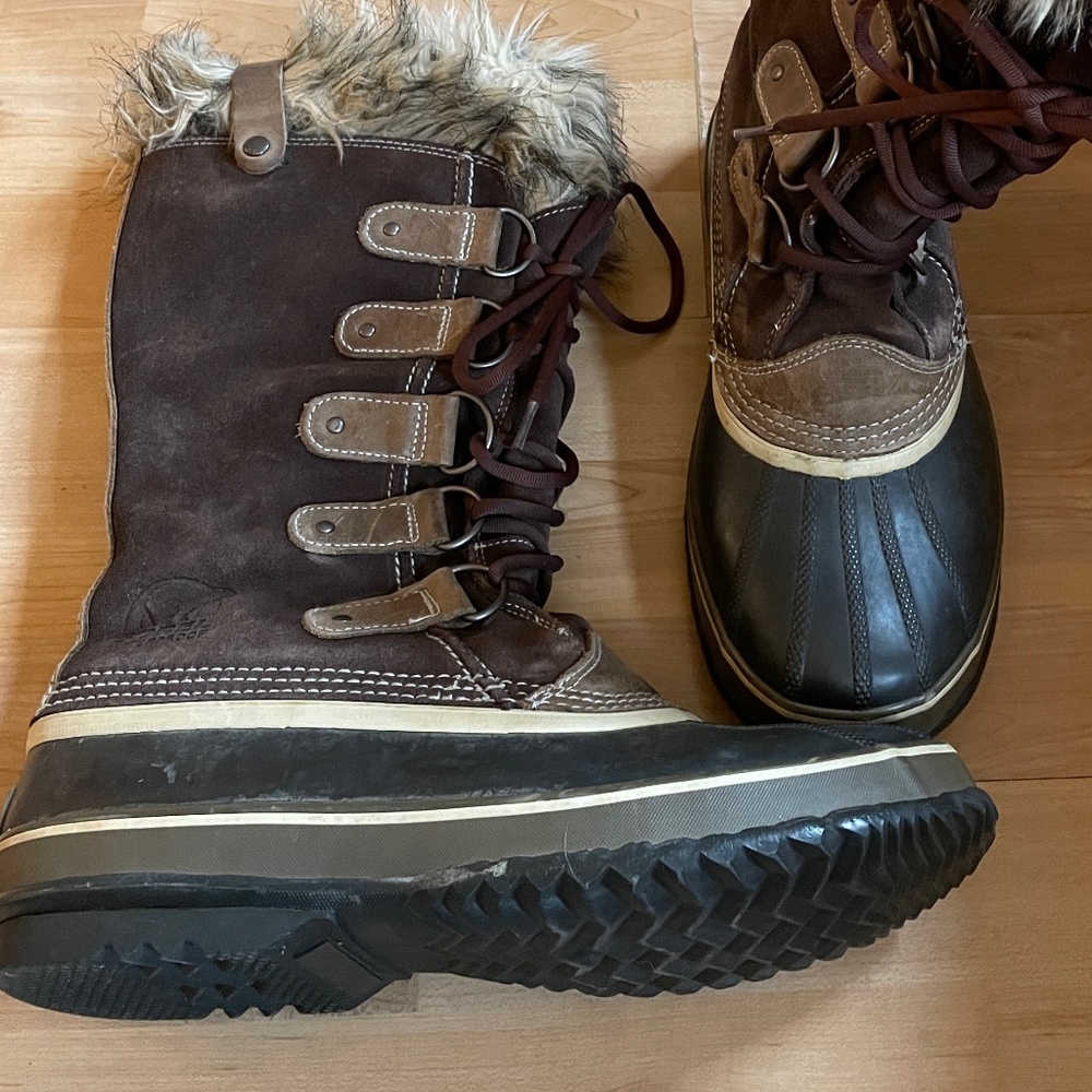 Sorel 'Joan of Arctic' snow boot, gently used